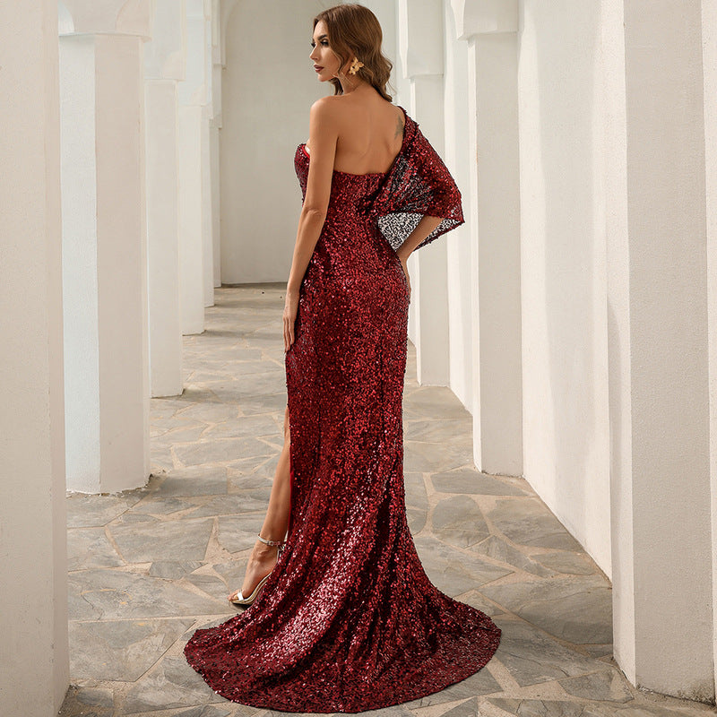 Noble luxurious red floor-length dress