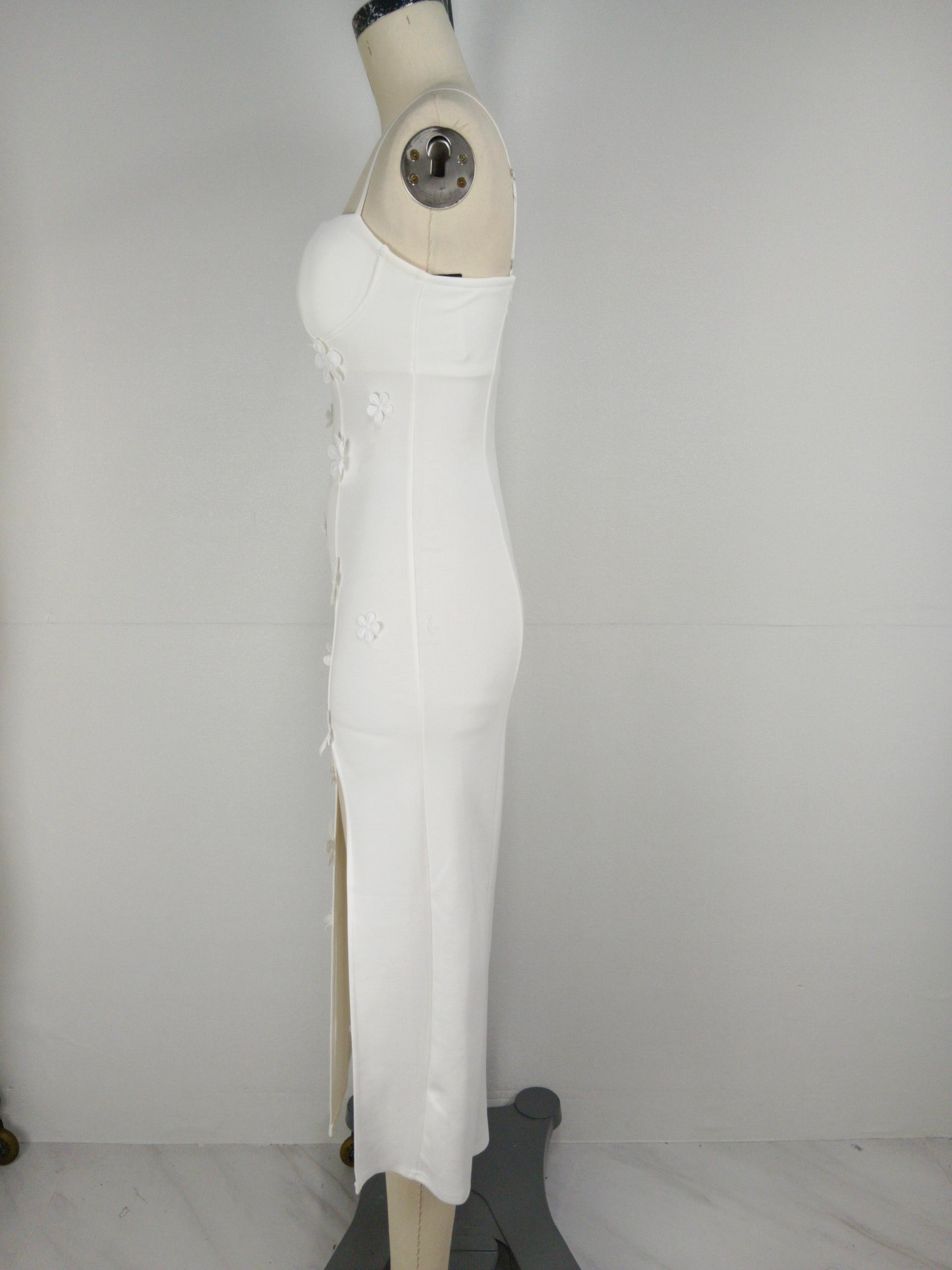 Three dimensional floral dress with a white waist cinched and split suspender long dress