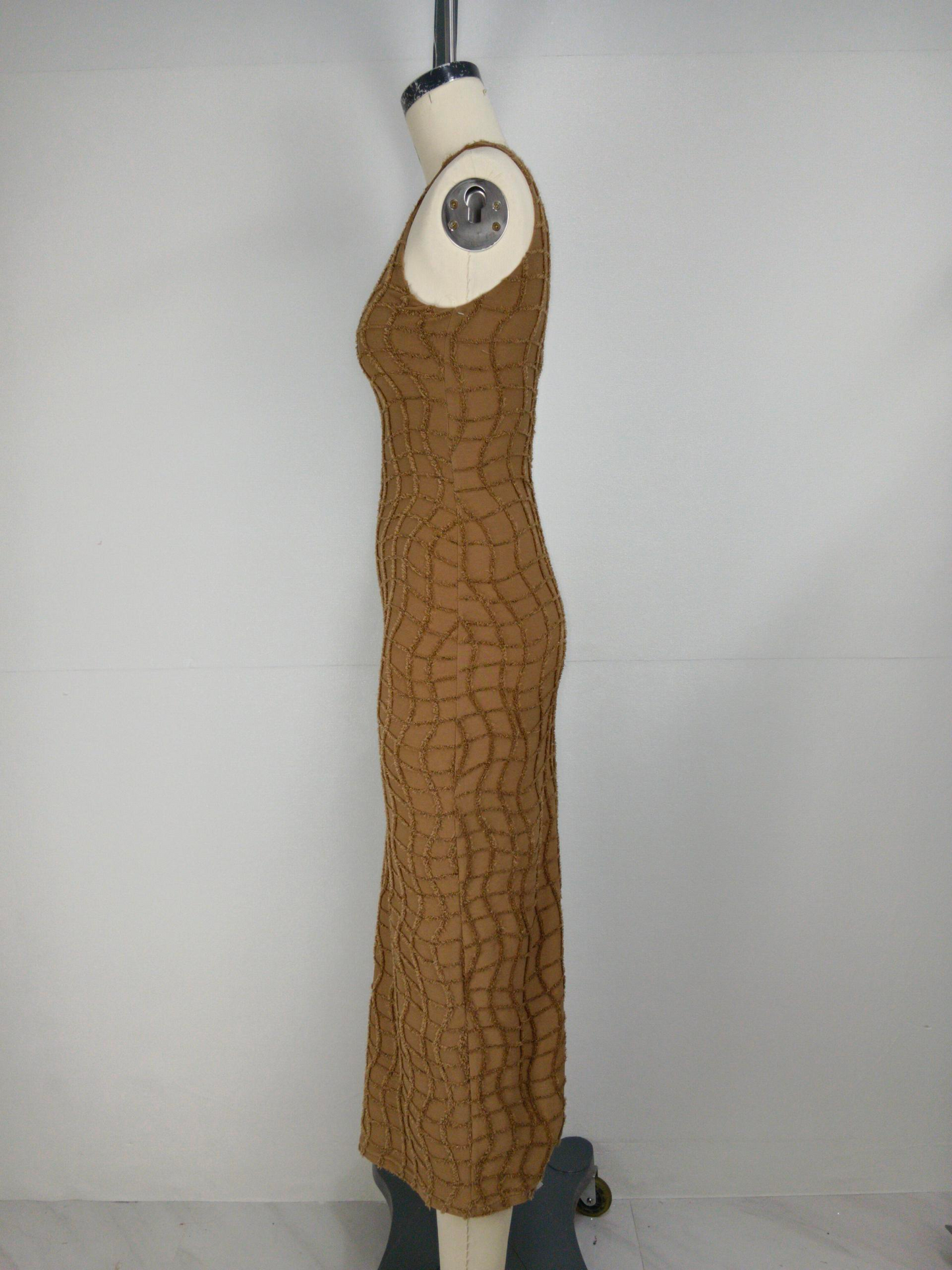 New round neck shoulder cutting slim fit with slimming temperament and waist cinching dress